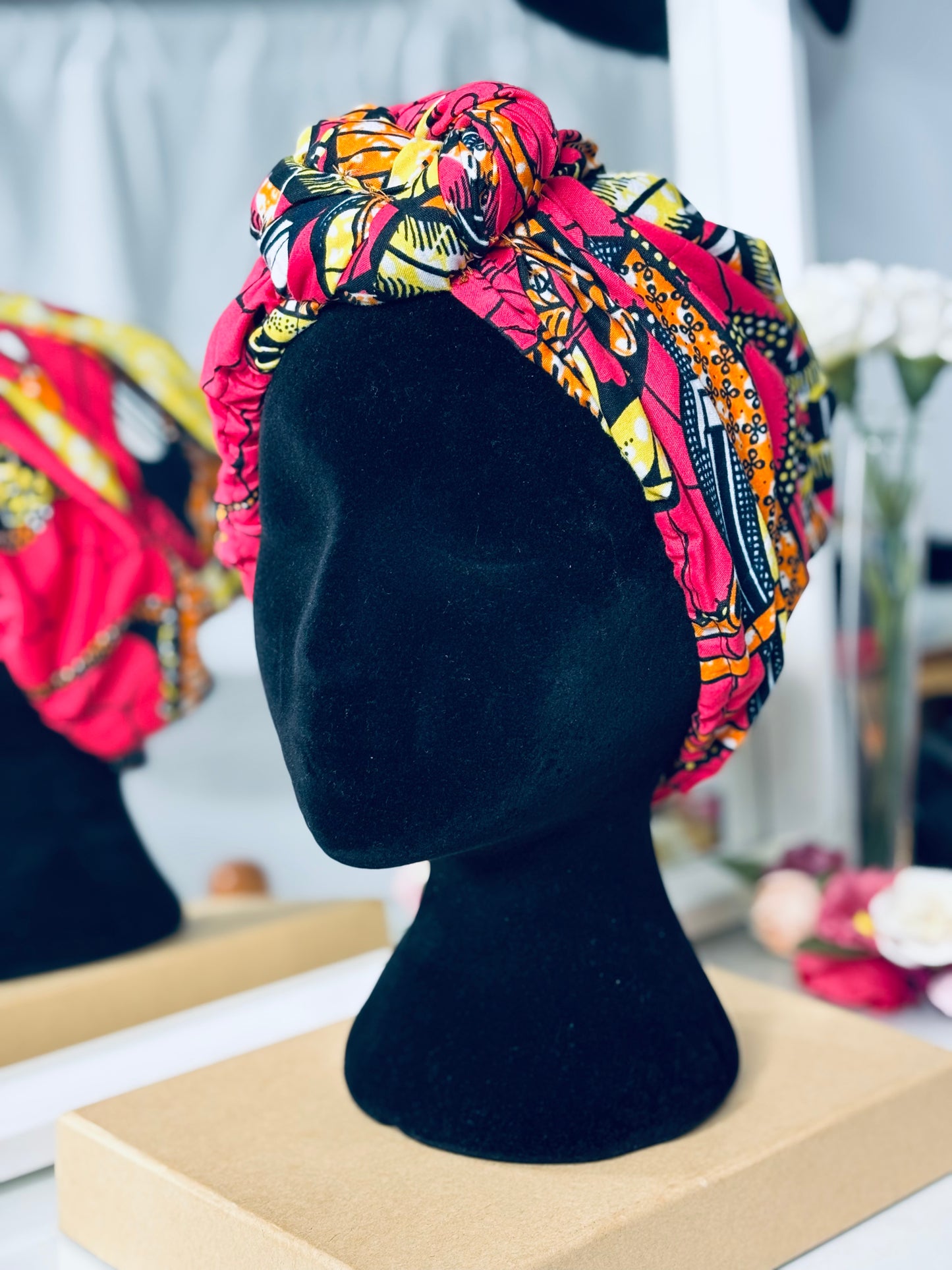 Bonnet foulard avec noeud en forme de pompom Rose | Rosa [Pièce Unique]